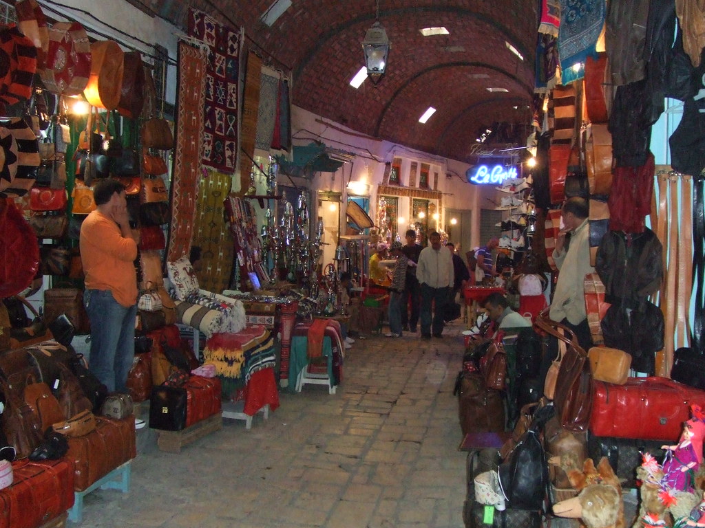 Medina di Tunisi-Souk di TunisiMoschea degli Omayyadi-Madrasa di Zeitouna-Luoghi storici a Tunisi